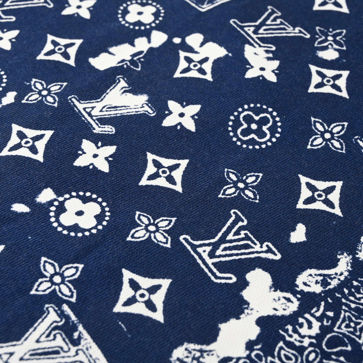Louis Vuitton Navy and Cream Bandana Paisley Monogram Sweatshirt, Relaxed-Fit Cotton Crewneck with Tie-Dye Effect Streetwear Print